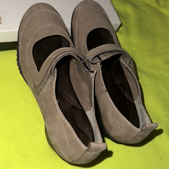 Aerosoles wedges Size 7 - Picture 8 of 13